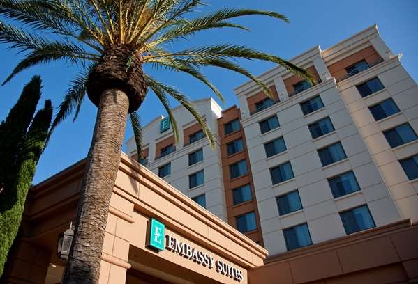 Embassy Suites hotel exterior where the Amador wine tour day begins