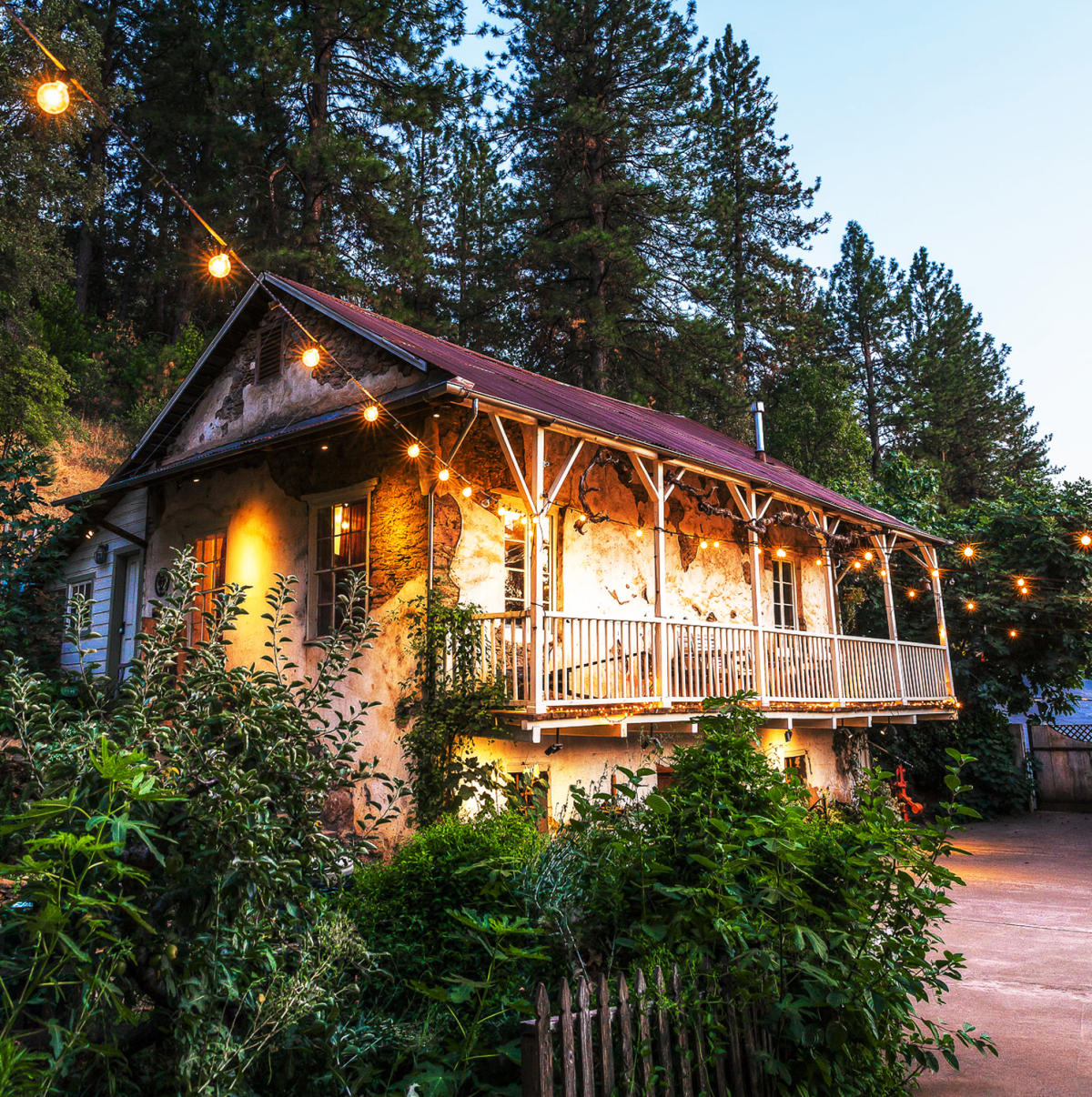 Historic Placerville wine country building surrounded by Sierra foothill trees